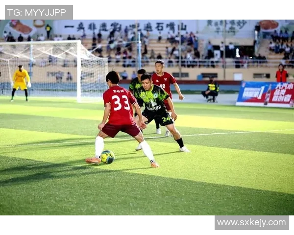 从默默无闻到闪耀绿茵场原来我就是足球明星的成长故事